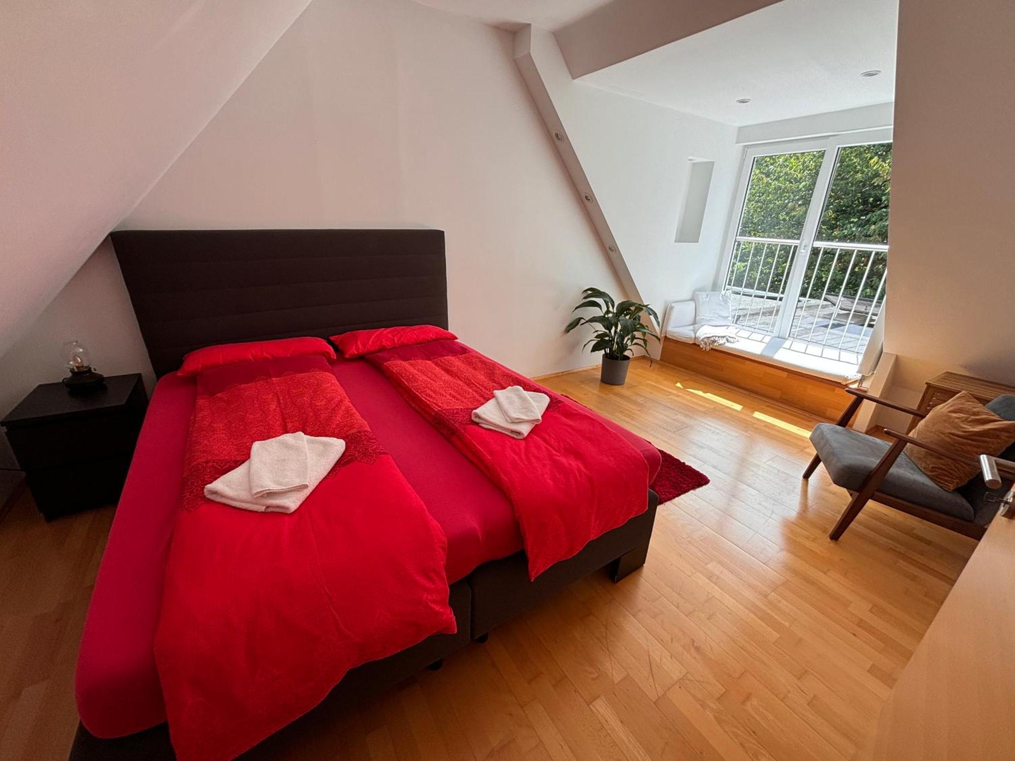 Messe, Uniklinikum, Grugapark - Charmante Wohnung Mit Dachterrasse In Guter Lage 에센 외부 사진