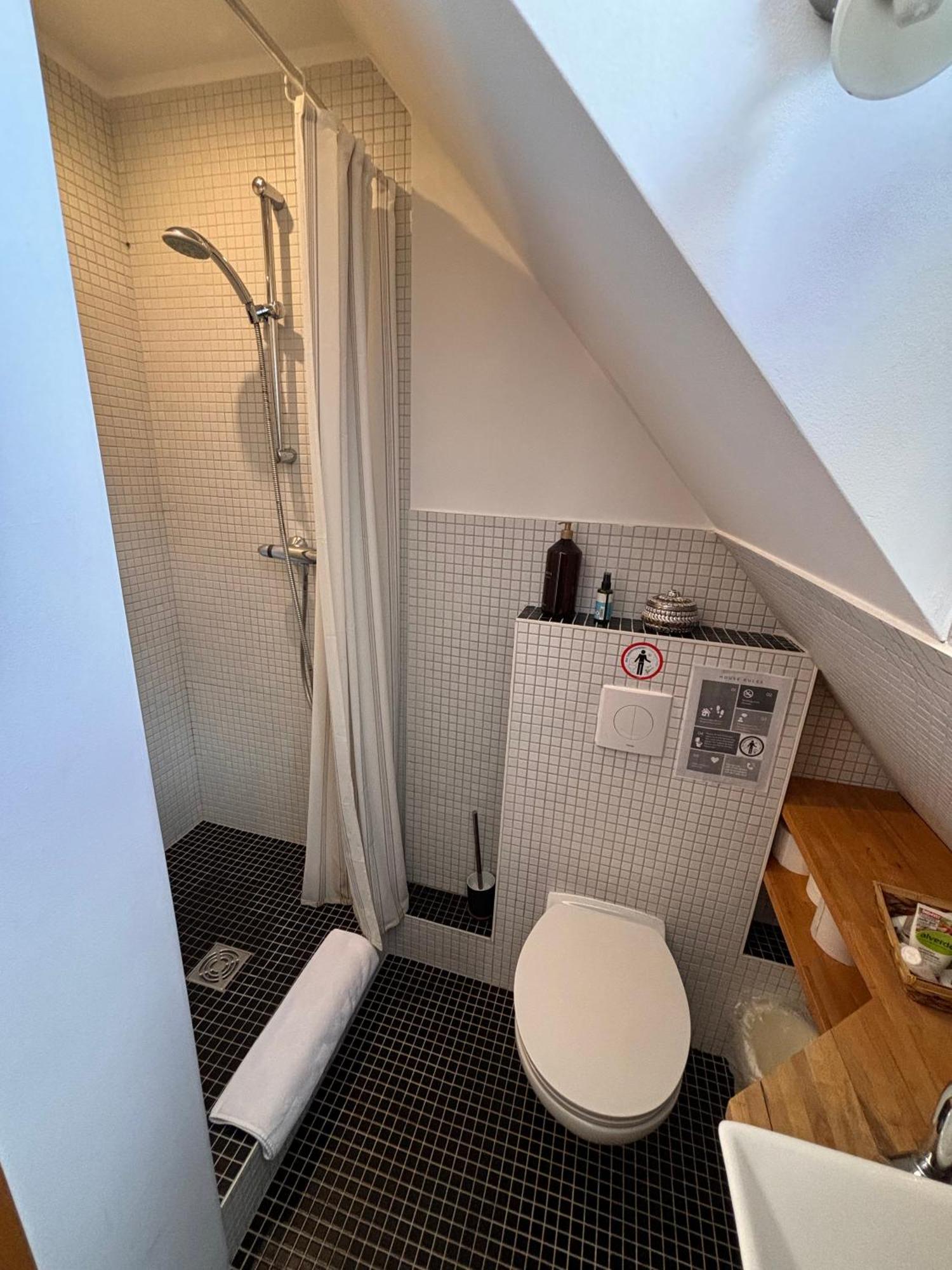 Messe, Uniklinikum, Grugapark - Charmante Wohnung Mit Dachterrasse In Guter Lage 에센 외부 사진